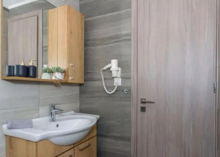 Ginger Chania Center *